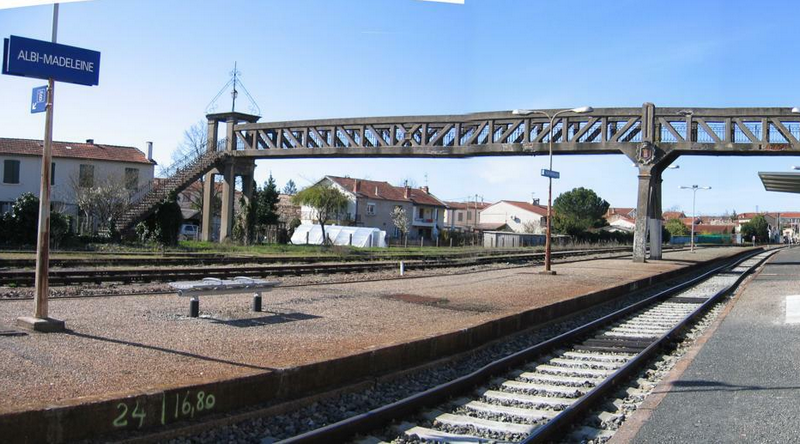 La passerelle de la gare Albi Madeleine fermée