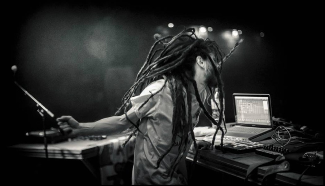 Assister aux balances des groupes musicaux