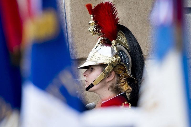 Exposition pour l'honneur des forces françaises de sécurité