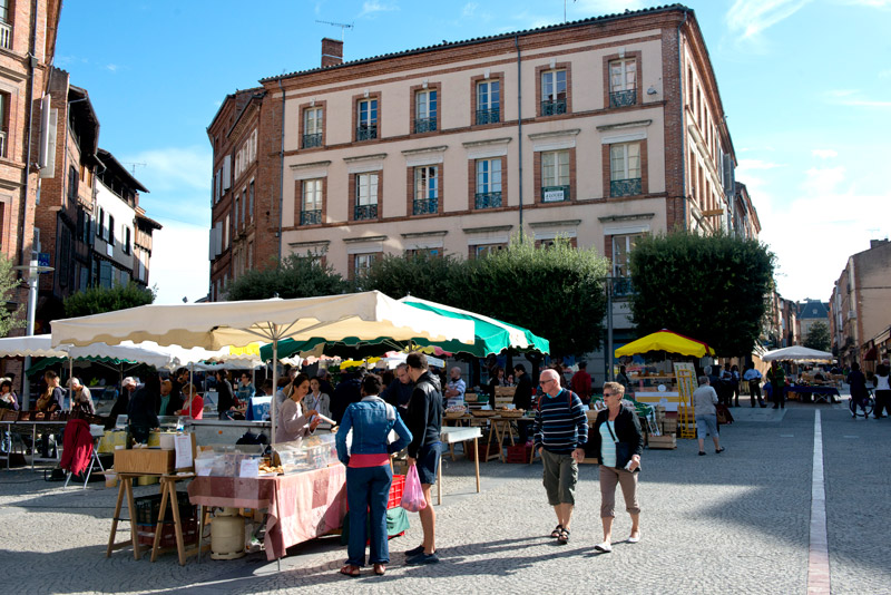 Six marchés, dont le marché couvert, sont présents sur le territoire albigeois.