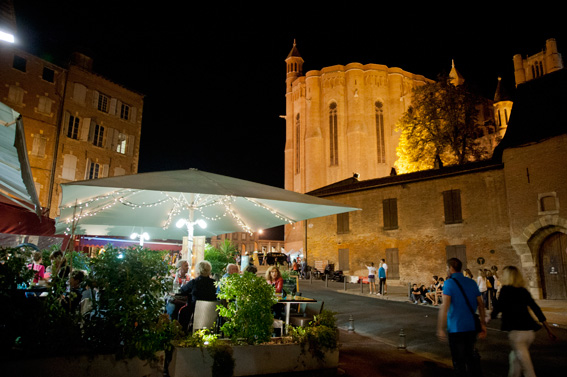 Terrasse d’un restaurant à Albi.