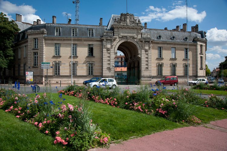 La gendarmerie est installée depuis bientôt un siècle sur la place de Verdun.