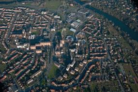 Vue aérienne du quartier de Cantepau avec le boulevard Lannes au centre.