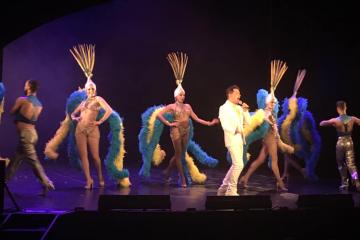 Près de 350 aînés cet après midi au théâtre des Lices pour le spectacle de cabaret organisé par la CCAS de la Ville