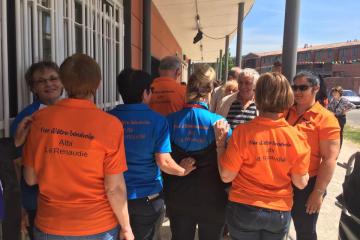 Près de 350 personnes au déjeuner de la 31ieme édition de la fête de la Renaudié, une fois de plus admirablement organisée....et cette année, sous un soleil estival!!!! Bravo et merci aux bénévoles du comité de quartier pour leur implication.....