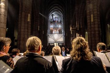Concert de printemps Concert avec le chœur "Allegreto" Direction : Nicole Morier-Genoud Orgue : Frédéric. DESCHAMPS, Titulaire des orgues de la Cathédrale et de la collégiale Saint Salvi l’orgue à la collégiale Saint-Salvi