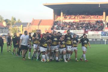 La déception est immense...., bien sûr.... A la hauteur des espoirs que nous étions sportivement en droit d’avoir à l’approche de ce match..... Mais la réalité d’hier aura été toute autre... Et ce matin, le sentiment d’injustice reste fort....: le rugby est avant tout un sport, rien ni surtout personne d’autre que la volonté et l’engagement sportif des joueurs ne devraient pouvoir décider de leur sort.... Merci à toutes celles et tous ceux qui y ont cru et ont soutenu notre club.... Merci aussi à toutes cel
