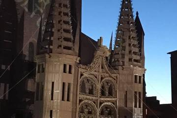  Énorme succès de la 11ieme édition de la Nuit Pastel ce soir....😃 Le baldaquin éphémère de la cathédrale en cartons s’est révélé absolument incroyable de réussite...., grâce au talent de l'artiste Olivier Grossetete... Merci à tous les bénévoles et à tous ceux qui ont permis sa réalisation....et au delà, qui ont permis l’organisation de cette 11ieme édition.... Une soirée familiale, conviviale et dynamique, à l’image aussi d’Albi.... Merci à vous tous d’avoir, par votre présence, contribué à faire de cett