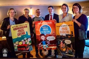 Pause Guitare, vers un festival sans voitures! « Pause ta voiture », c’est la proposition faite par les organisateurs aux 80000 festivaliers attendus encore cette année!!!🚴🏻‍♂️🚌🚶‍
