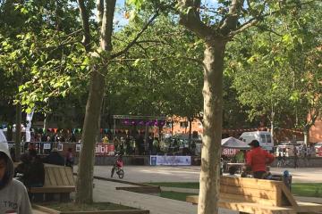 Inauguration du nouveau square Augereau dans le cadre du Printemps des Cultures de Cantepau.... Beaucoup de monde pour profiter de tous ces nouveaux espaces à partager.....!