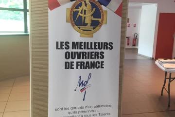 Remise des diplômes et médailles du Concours départemental « meilleurs apprentis de France » à la Mouline!🏅, sous l’œil attentif et chaleureux de nombreux « meilleurs ouvriers de France ».... Bravo à toutes et à tous pour votre parcours! Et bonne continuation😉