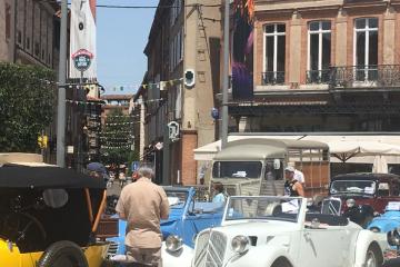 « 100 ans de Citroën » organisés par le Tarn Rétro Auto Club sur la place du Vigan aujourd’hui....!