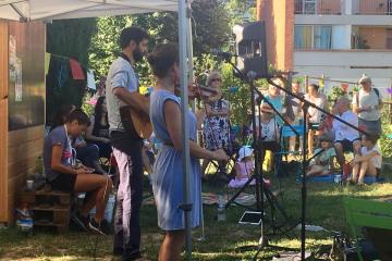 Reprise des apéros concerts du vendredi soir dans les jardins partagés et collectifs de Lapanouse Un beau moment de convivialité!