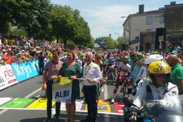 Après 3 jours à Albi, Le Tour de France a repris sa route.... Quels mots pourraient décrire cet enthousiasme collectif et ces rencontres enrichissantes....? Quels mots pour décrire les dizaines de milliers de personnes qui, dans la bonne humeur et la convivialité partagée, ont vécu ces 3 jours avec nous.....? Et quels mots pour remercier les agents de la Ville et de l’agglomération, et les bénévoles, sans lesquels tout ceci n’aurait pas été possible, et qui ont, chacun à leur niveau, permis la réussite de c