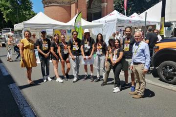 Stéphanie Guiraud-Chaumeil et Michel Franques aux côtés des jeunes citoyens de la ville d' Albi.