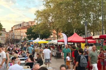 Dernier marché gourmand de l’été 2019 ce soir Exceptionnellement ce soir, un samedi..., et place Laperouse..... Merci aux producteurs locaux, aux agents de la ville et aux jeunes citoyens, mais aussi aux milliers d’entre vous qui avez, par votre présence, permis la convivialité et l’authenticité de tous ces rdv de l’été....