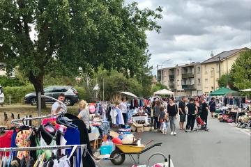 Convivial vide-grenier organisé par l’association de quartier Bellevue-La Rachoune aujourd’hui!