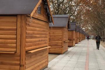 Les chalets s’installent !!!! Ouverture vendredi 6 décembre à 15h 😉