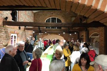 Soirée d’accueil des nouveaux Albigeois organisée par Accueil des Villes Françaises - AVF Grand Albigeois hier soir à la ferme de Pratgraussals! Un moment convivial et chaleureux, autour d’un buffet exclusivement garni de produits locaux!😉 Merci à tous les bénévoles pour ce sens de l’accueil qui les caractérise, et qui permet à chacune et à chacun de se sentir immédiatement chez lui ici, à Albi 