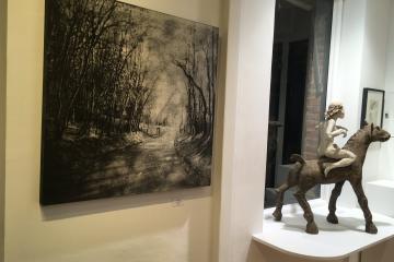 Très beau vernissage  la galerie associative de l'Atelier Noir, 36 rue de l'hôtel de ville, avec jusqu'au 31 janvier, des peintures de Thierry Dalat et des sculptures de Ruta Jusionyte, artistes de renom.