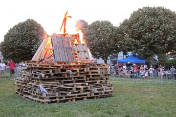 Quartier du Breuil, repas et feu de la Saint Jean