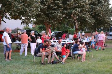 Quartier du Breuil, repas et feu de la Saint Jean