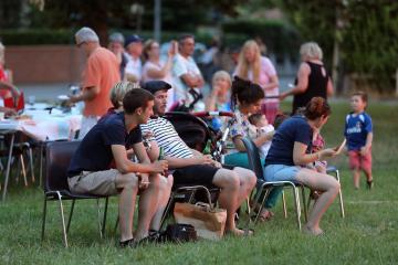 Quartier du Breuil, repas et feu de la Saint Jean