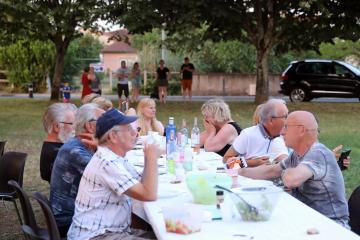 Quartier du Breuil, repas et feu de la Saint Jean