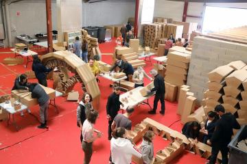 Nuit Pastel : Construction d'une œuvre monumentale en carton