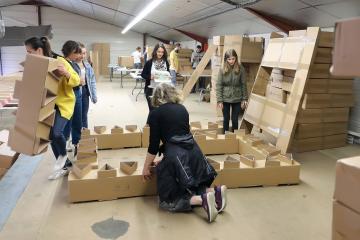 Nuit Pastel : Construction d'une œuvre monumentale en carton