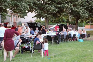 Quartier du Breuil, repas et feu de la Saint Jean