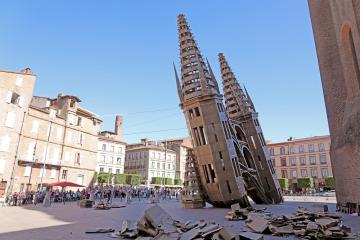 Structure géante de cartons Olivier Grossetête - Nuit Pastel 2019