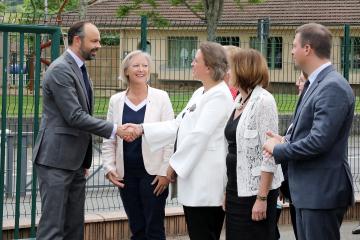 Inauguration par le Premier ministre de l'unité d'enseignement élémentaire pour enfants autistes à l'école Rochegude.