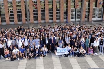 194 élèves pour la nouvelle promotion de l’IMT Mines Albi! (et plus de 1000 étudiants maintenant au total a l’école toutes filières confondues...!) Comme chaque année, nous avons été heureux de vous recevoir en Salle des États albigeois..: vous allez vivre Albi pendant 3 ans, vous en êtes de véritables citoyens.... Alors, à vous qui venez de toutes les régions de France....: bienvenue chez vous !