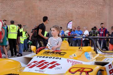 Parade de voitures historiques en fin d’après-midi place de la Pile..... Rdv maintenant ce we pour le Grand Prix d’Albi sur le Circuit d'Albi !