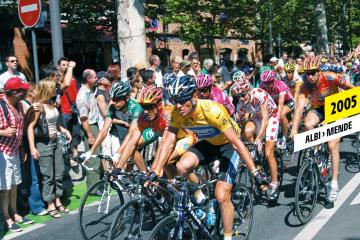 Tour de France Expo photo dans la cour de l'Hôtel de ville
