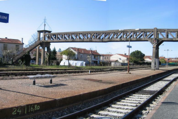 La passerelle de la gare Albi Madeleine fermée