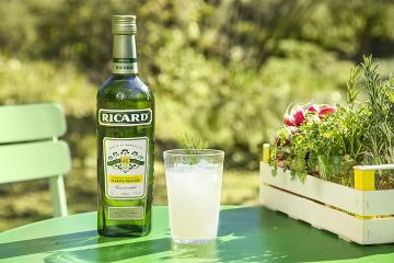 la bouteille de ricard aux plantes fraîches